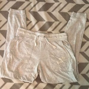 small white and gray nike sweatpants soft/stretchy